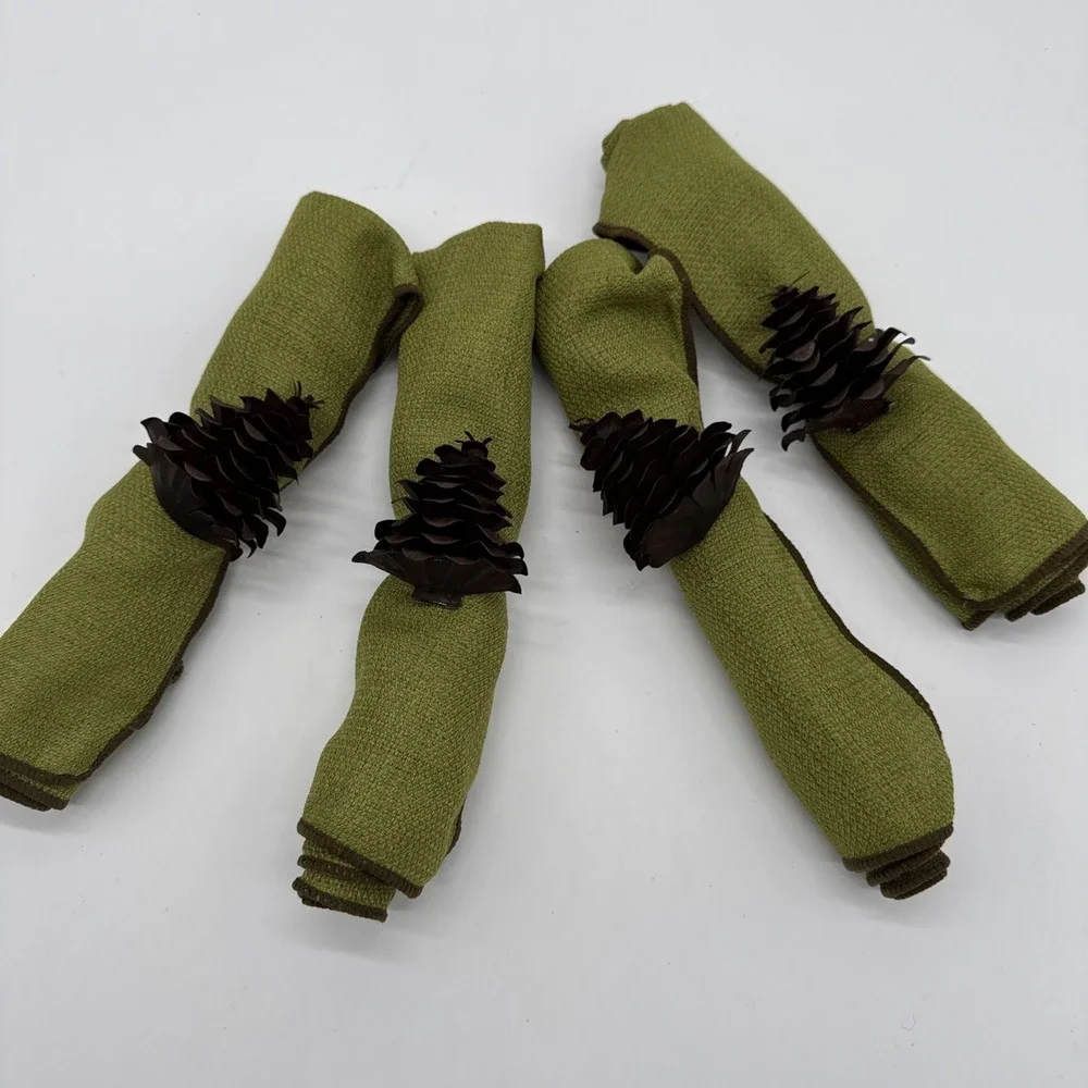 4 Green Cloth Napkins & Cast Iron Pinecone Napkin Rings